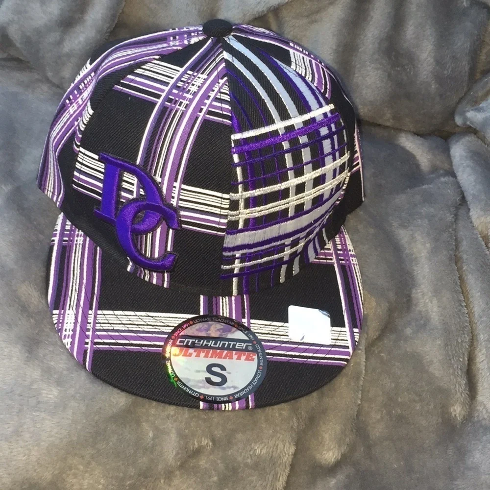Washington DC hat size Small purple, black, white